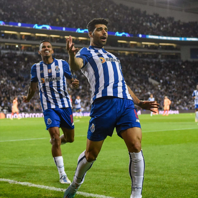 阿尔赫弗尼蒂前锋助球队实现一箭双雕，取胜