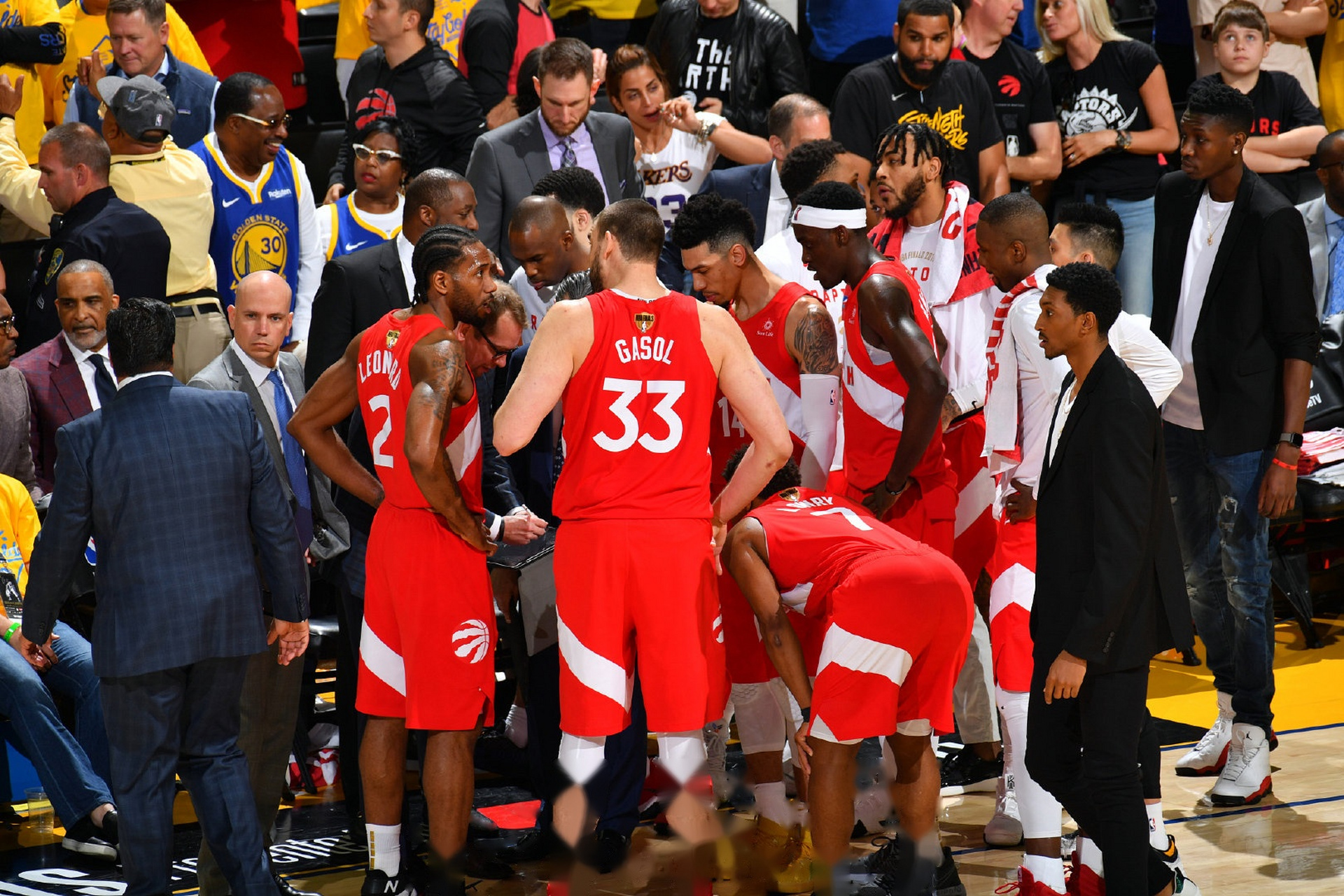 江苏队碾压深圳队，伦纳德惊艳四座