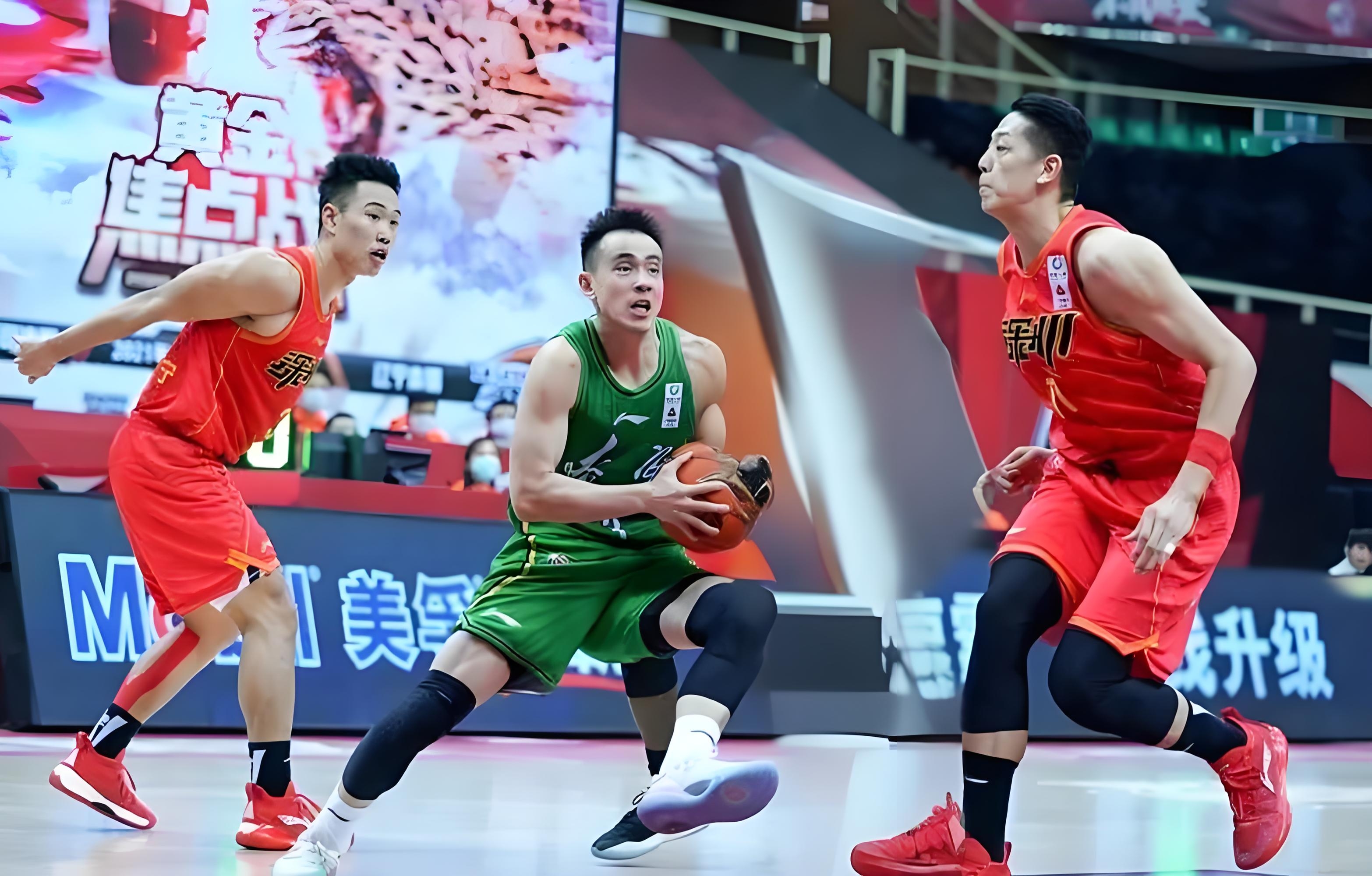 IM体育社区互动入口-深圳队迎来湖南男篮挑战，激烈角逐即将展开