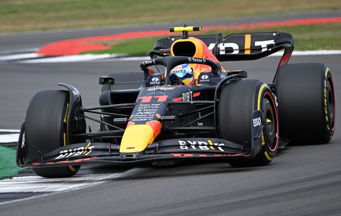 IM体育数据分析平台-哈斯车队逆转梅赛德斯，塞恩斯高光表现