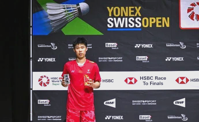 荷兰代表团包揽游泳比赛奖牌,斩获佳绩 荷兰代表团包揽游泳比赛奖牌,斩获佳绩