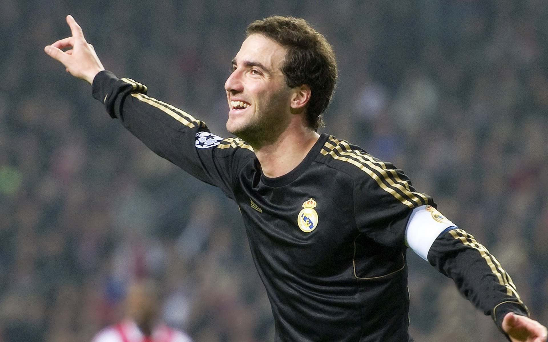 英超争冠烽火映照三狮军团,从联赛焦点到生死战擒阿根廷的胜利密码