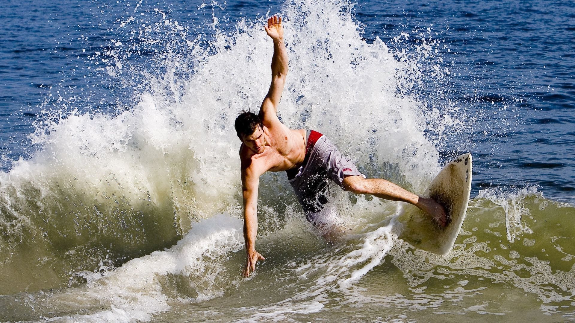 克瓦拉茨赫利亚闪电破门，莱比锡红牛客场制霸西班牙